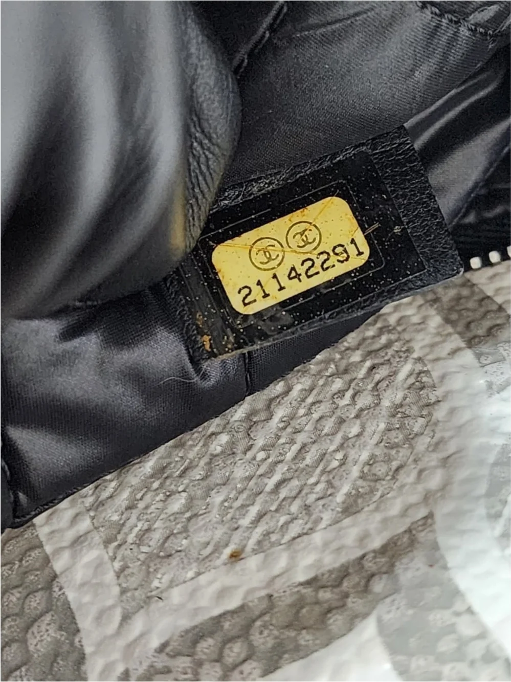 CHANEL Caviar Quilted Medium Boy Cosmetic Clutch Black